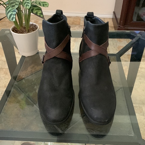 BUSSOLA Alesia Strap Ankle Boots - Picture 2 of 13